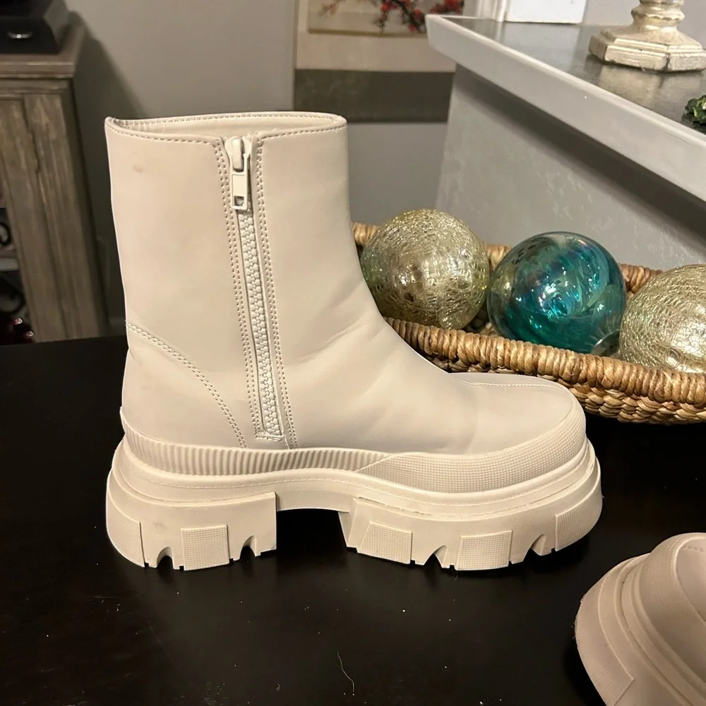 Bershka Platform Chunky Sock Boots Cream / Beige Size 6 - Picture 6 of 10